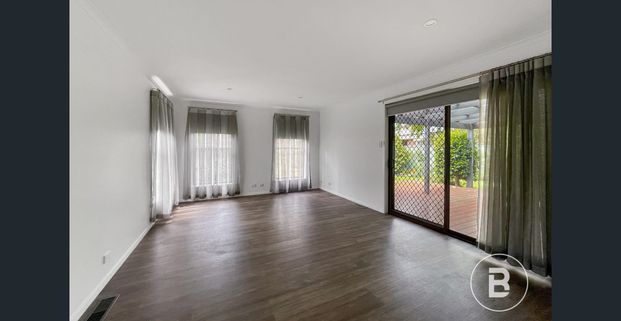 SPACIOUS FAMILY LIVING IN POPULAR ALFREDTON - Photo 1