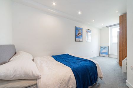 Roman Road, London, E2 - Two Bedroom Flat To Rent - £612pw / £2,650pcm - Photo 2