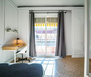 Carrer d'Occident, L'Hospitalet de Llobregat, Catalonia 08903 - Photo 1