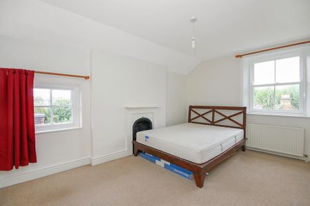 3 bedroom flat to rent - Photo 4