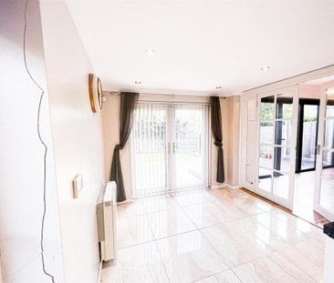 3 bedroom end of terrace house to rent - Photo 3