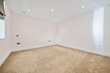 Bury St. Edmunds, Suffolk, IP33 - Photo 5