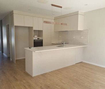 Lovely townhouse with a spacious backyard - Photo 5