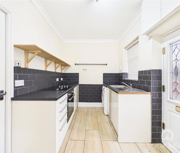 2 bedroom end of terrace house to rent - Photo 2