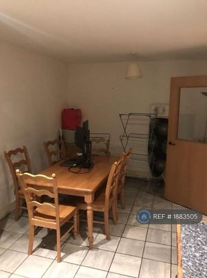 1 bedroom in a flat share to rent - Photo 1