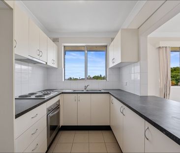 Bright & Convenient Living - Photo 3