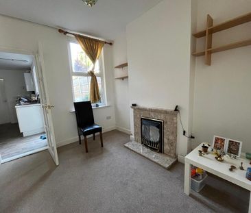 2 bedroom semi-detached house to rent - Photo 5