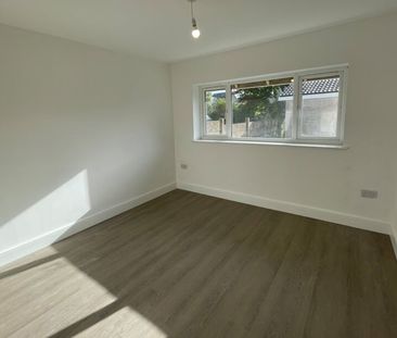 Elizabeth Close, Swansea, SA6 - Photo 1