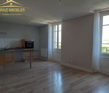 Location Appartement 2 pièces 40m² CHARLIEU 42190 - Photo 1