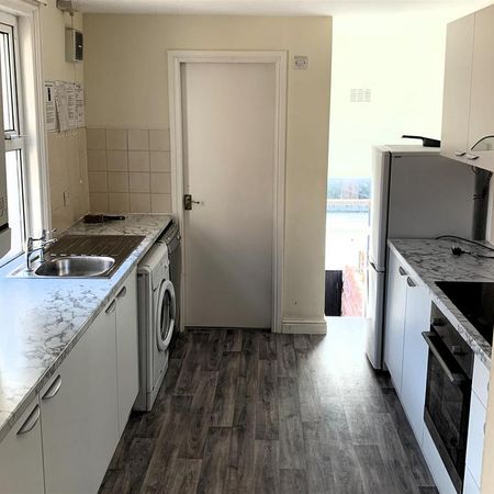 5 bedroom maisonette to rent - Photo 3