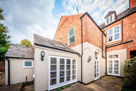 6 bedroom terraced house to rent - Photo 2
