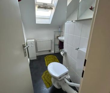 Gemütliche Dachgeschosswohnung mit 4 Zimmern ohne Balkon in Arnsberg - Photo 5