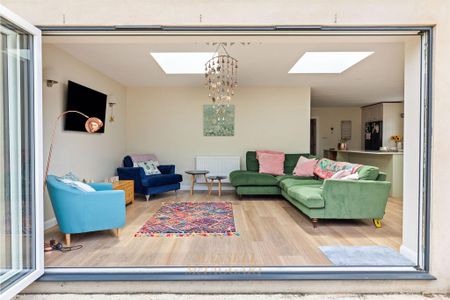 4 bedroom detached house to rent - Photo 2