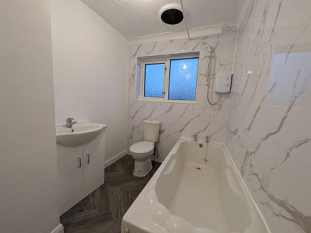 4 bedroom terraced house to rent - Photo 2