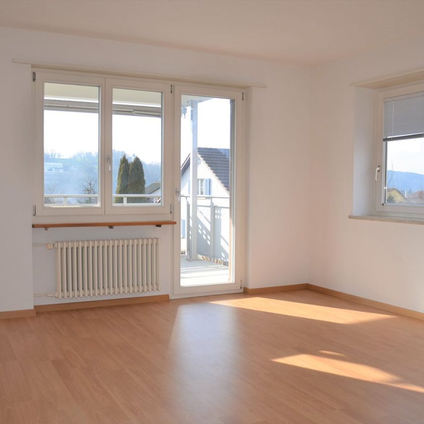 "grosszügige 4-Zimmer-Wohnung mit grossem Balkon an ruhiger Lage" - Foto 1