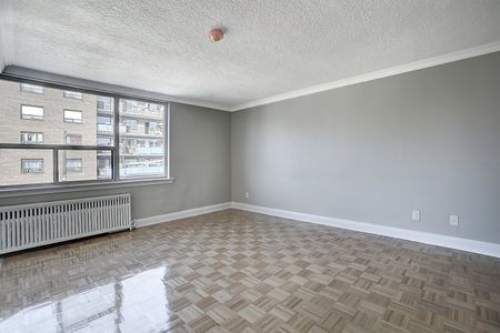 The Kingsview - Photo 3