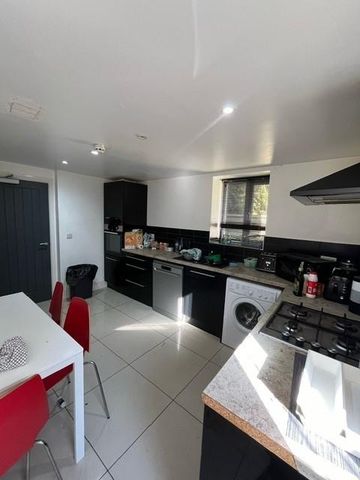 10A Regent Park Terrace, Leeds, LS6 2AX - Photo 4