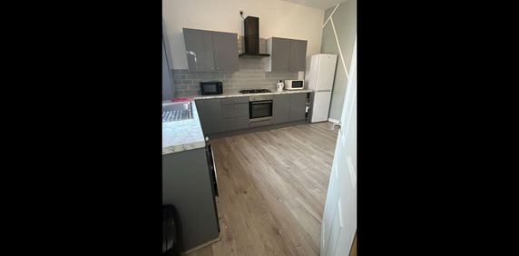 Room in a Shared House, Brudenell Street, LS6 - Photo 2