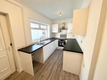 2 bedroom terraced house to rent - Photo 2