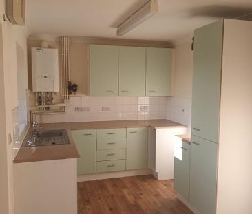 2 bedroom semi-detached house to rent - Photo 5