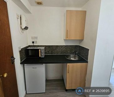 1 bedroom in a house share to rent - Photo 2