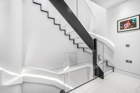 3 bedroom mews to rent - Photo 4