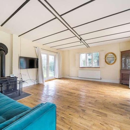 Guildford Road, Ottershaw, Chertsey, Surrey, KT16 - Photo 1