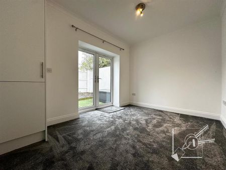 1 bedroom ground floor flat to rent - Photo 2