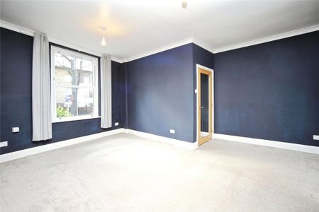 3 bedroom end of terrace house to rent - Photo 2