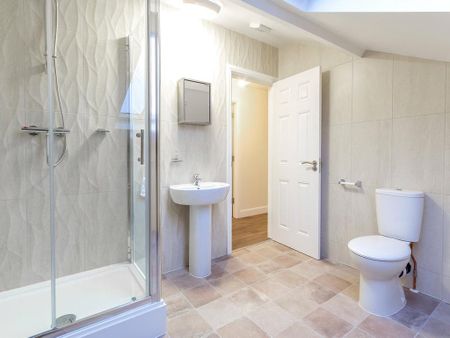 3 bedroom apartment to rent - Photo 2