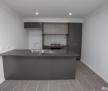 BRAND NEW 4 BEDROOM DUPLEX!! - Photo 2