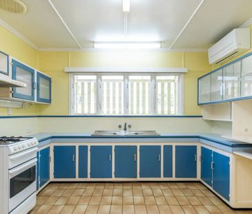 17 Kivas Street, Tarragindi QLD 4121 - House For Rent | Domain - Photo 4