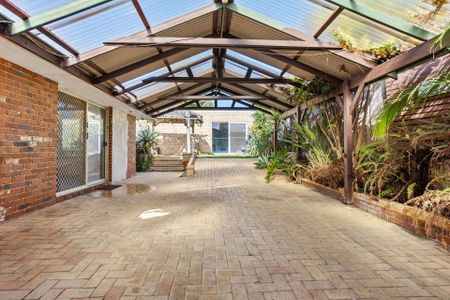 Spacious Family Home with Versatile Living Areas in Elevated Cul-De-Sac Location - Photo 5