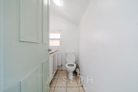 1 bedroom in a house share to rent - Photo 5