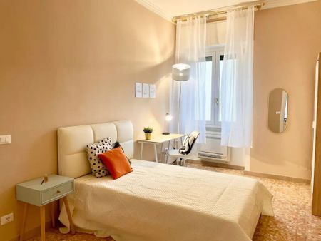 Lungarno Amerigo Vespucci, Florence, Tuscany 50123 - Photo 2