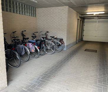 ruim instapklaar twee slaapkamer appartement met groot zongericht t... - Photo 1