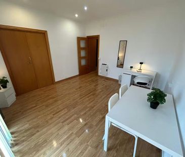 Carrer d'Occident, L'Hospitalet de Llobregat, Catalonia 08903 - Photo 1