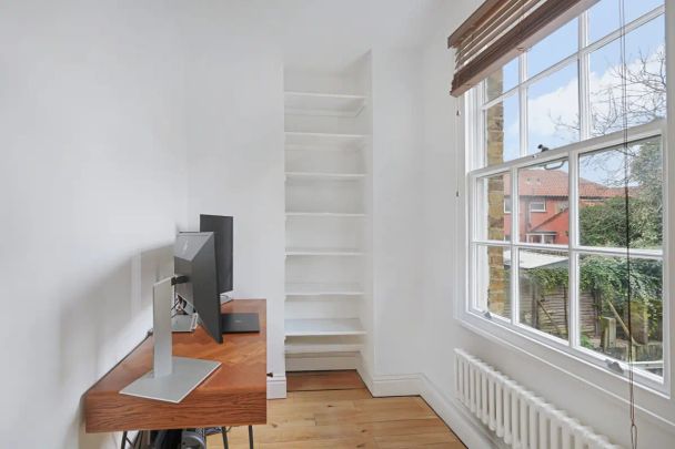 3 bedroom house in London - Photo 1