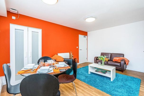 4 bedroom flat to rent - Photo 1