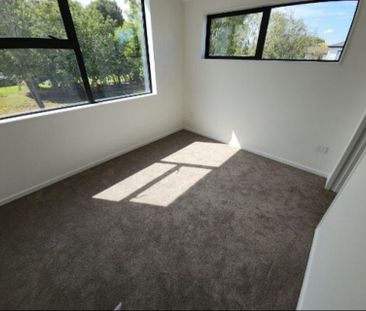 Modern 3BR Townhouse in Henderson - Photo 1