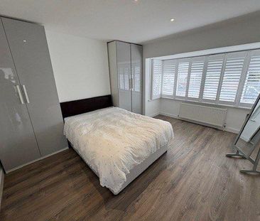 4 bedroom semi-detached house to rent - Photo 2