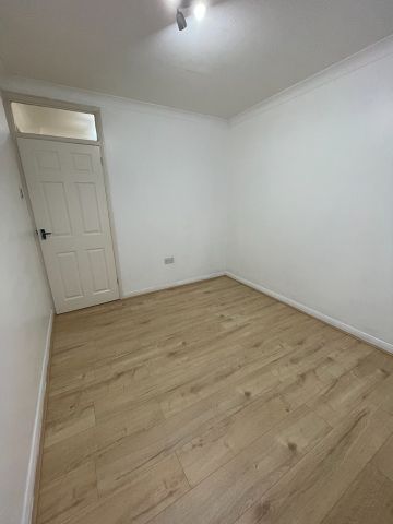 2 Bed Flat, Barton Meadows, IG6 - Photo 2