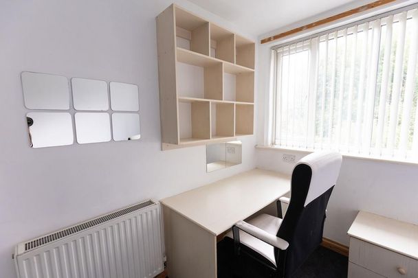 1 bedroom in a house share to rent - Photo 1