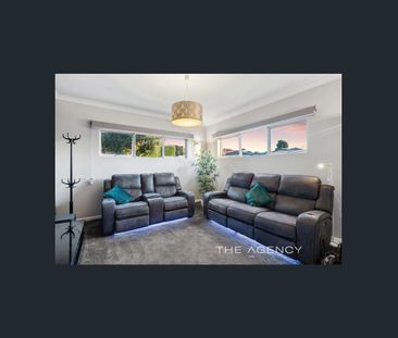 Coastal Charm Meets Modern Luxury - Photo 2