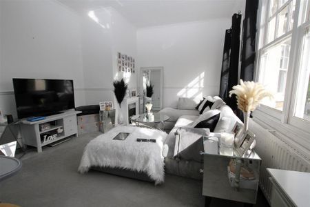 2 bedroom flat to rent - Photo 3