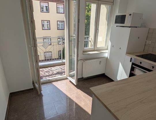 Helle 2-Zimmer Wohnung mit Balkon in der Halberstädter Str. zur Miete - Foto 1