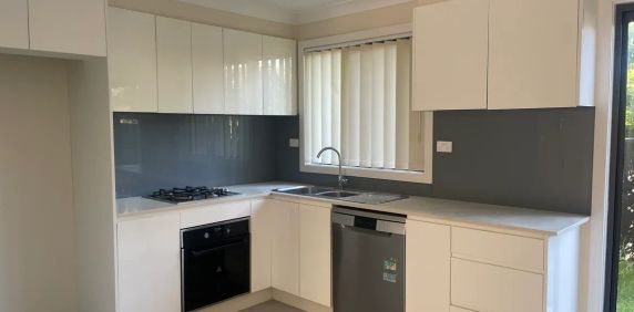 FOUR BEDROOM TOWNHOUSE - Photo 2