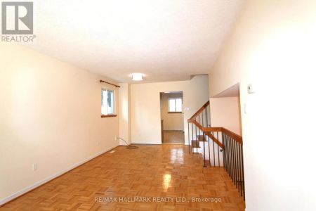 22 SPRINGHEAD GARDENS - Photo 3