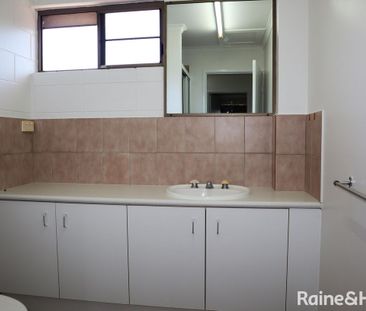 UPDATED AND FULLY FURNISHED TOWNHOUSE IN HERMIT PARK - Photo 5