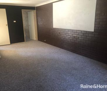 TWO BEDROOM UNIT IN KOORINGAL - Photo 2